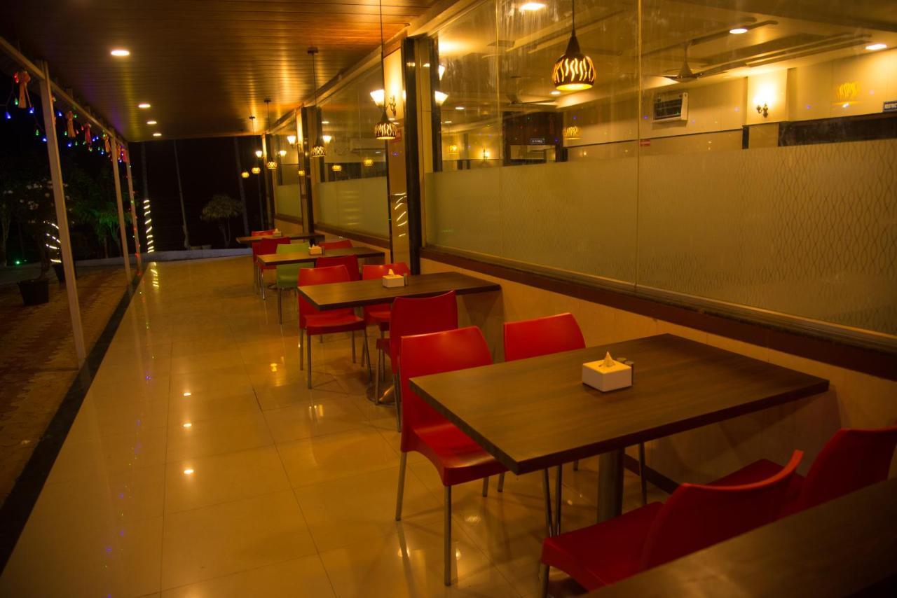 Hotel Rajratna Executive Supe Ngoại thất bức ảnh