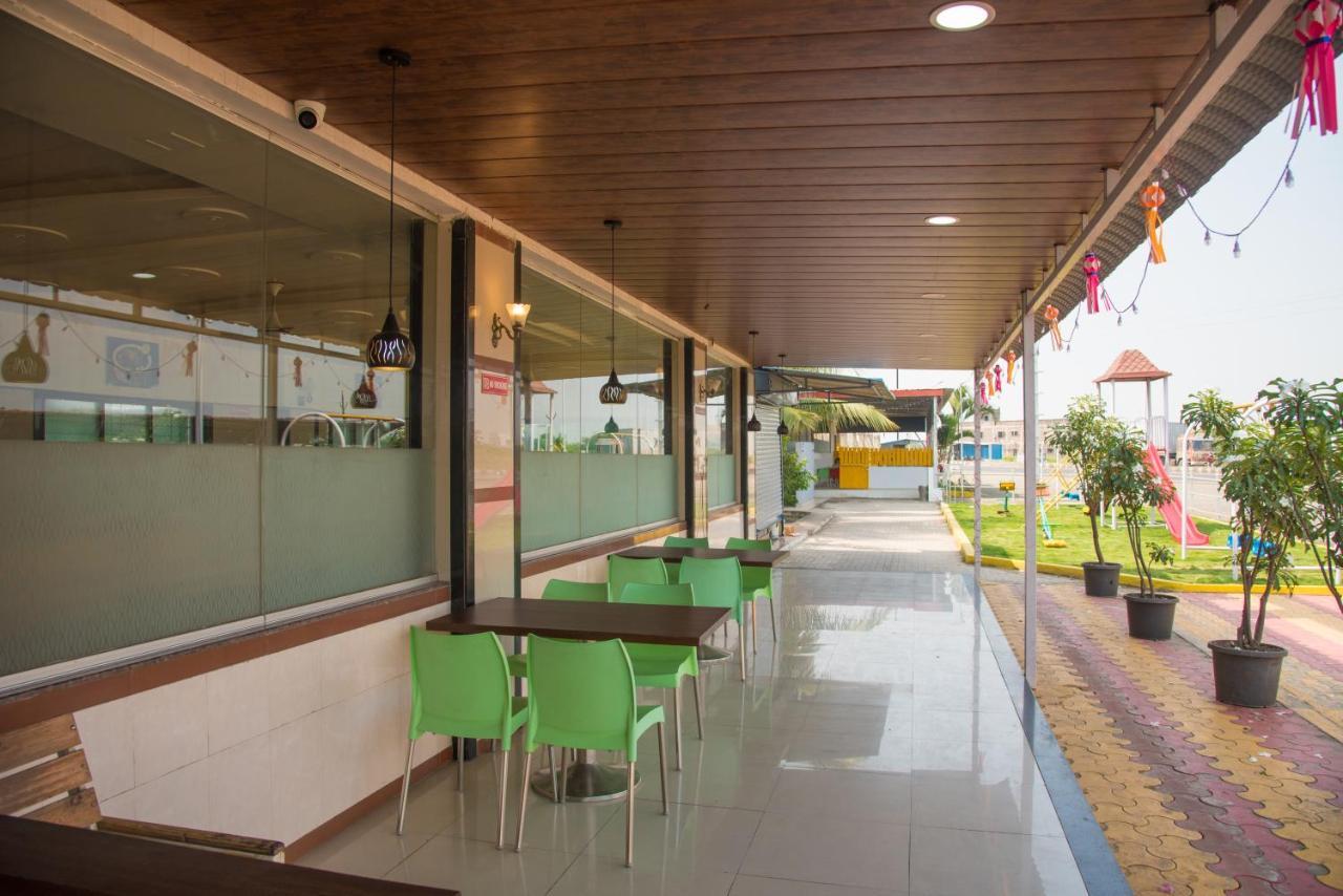 Hotel Rajratna Executive Supe Ngoại thất bức ảnh